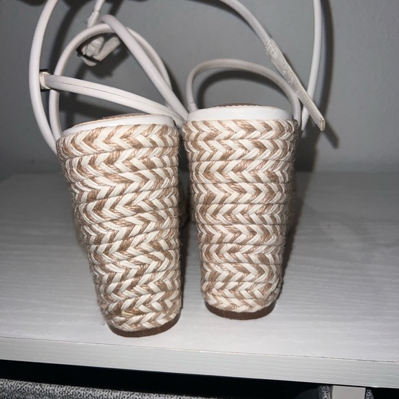 Steve Madden White Woven Wedge Sandals - Picture 4 of 6